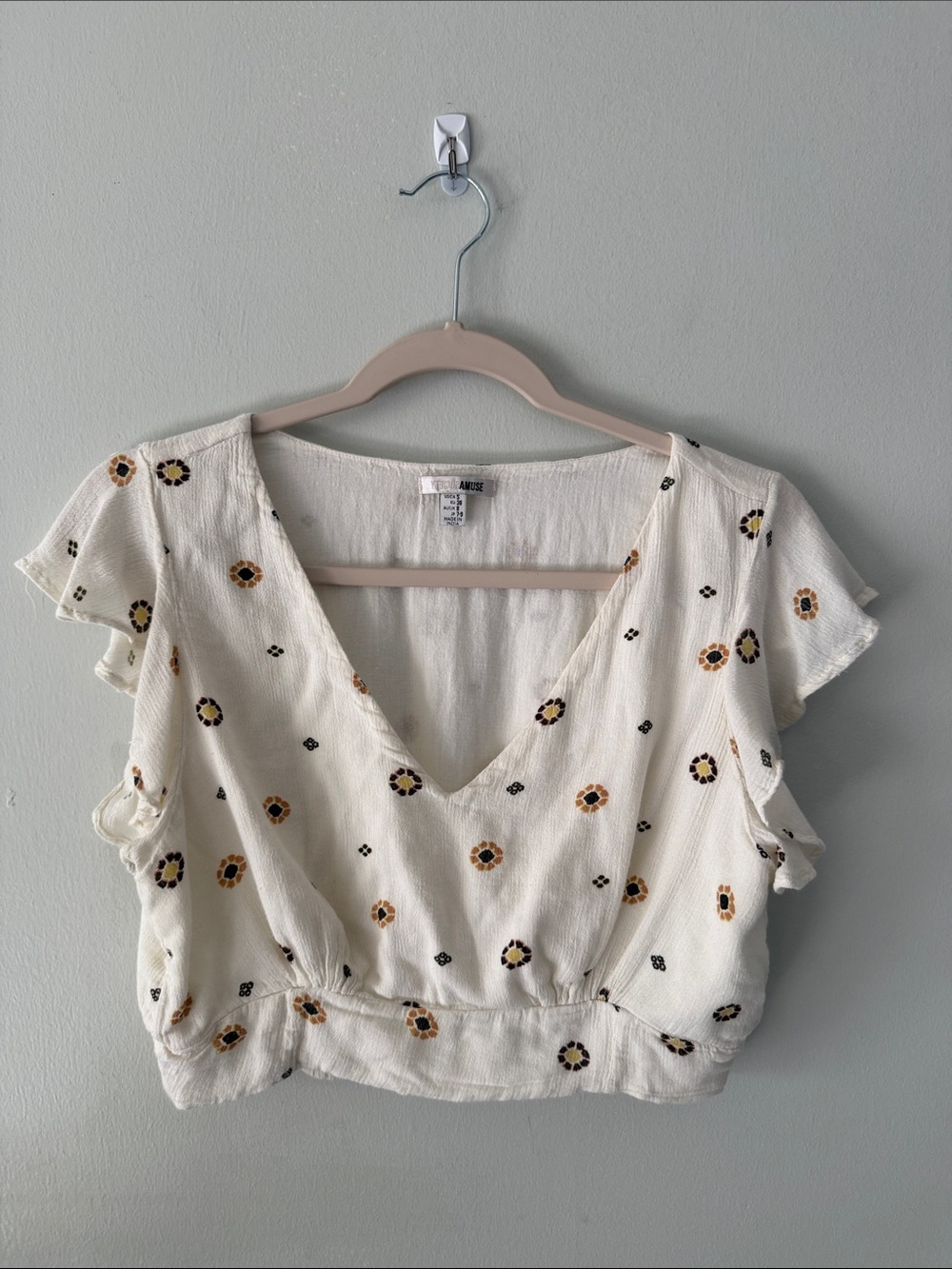 Amuse Society White Cropped V-Neck Top with Yellow & Black Floral Dots